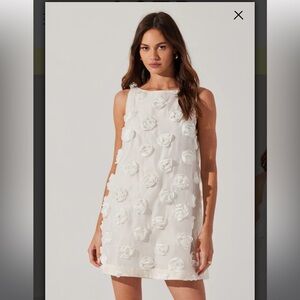 ASTR Floria 3D floral mini dress - off white